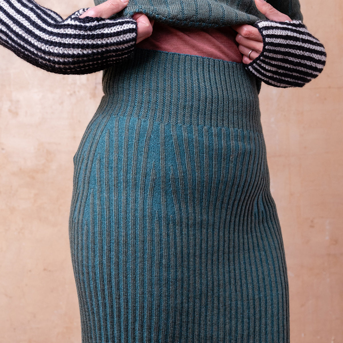 Brioche Handwarmers - 100% Chunky Highland Wool - Black/Ecru (Adult)