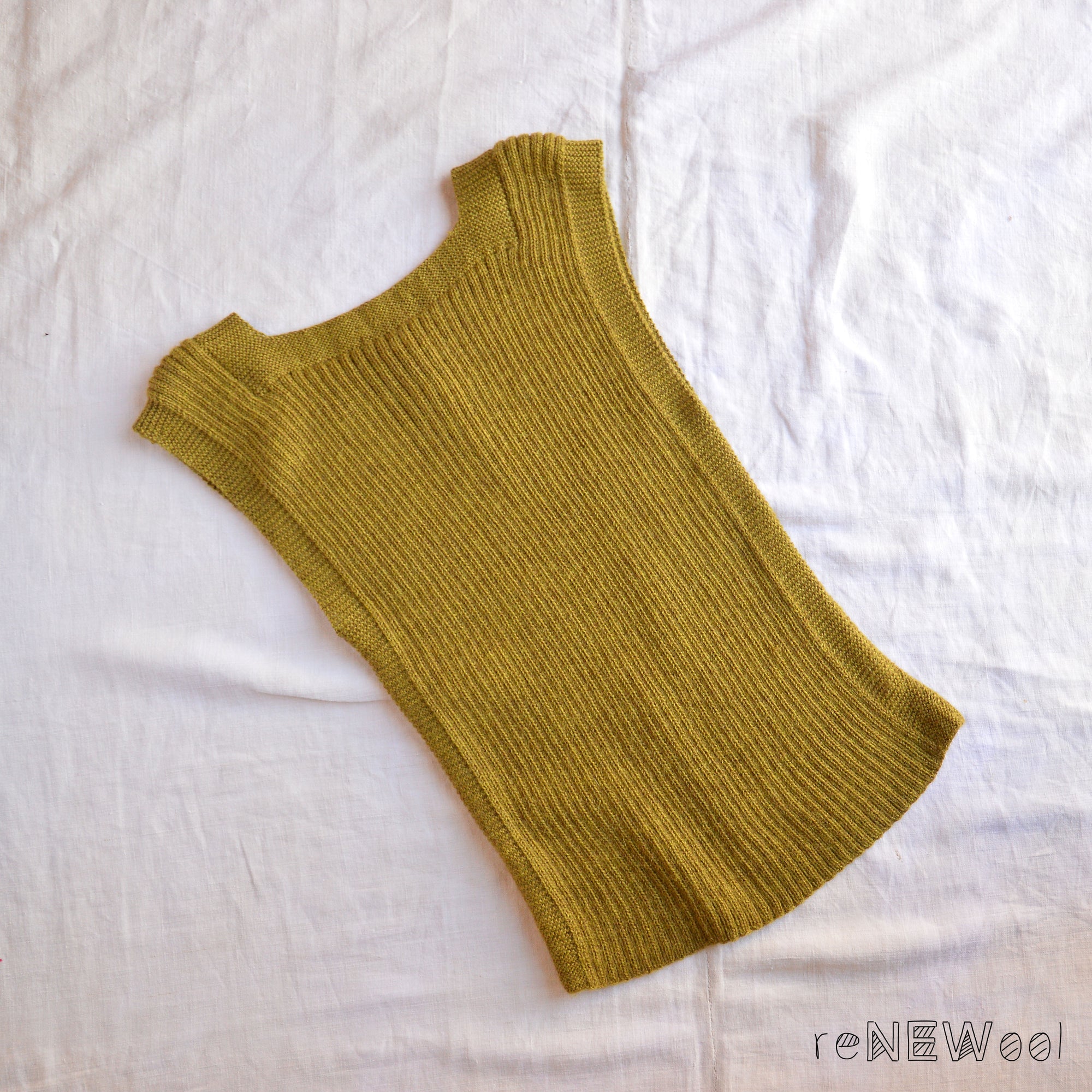 Women's Rico Vest - 100% Baby Alpaca - Pistachio (M-L) *PRE-LOVED/AS NEW