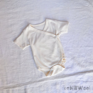 Baby Bodysuit kimono style in Organic Cotton (0-3m) *PRE-OWNED/NEW!