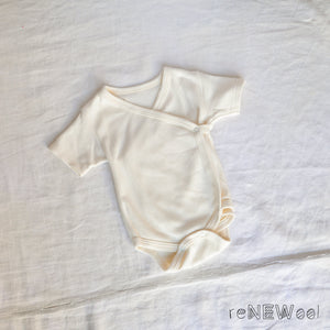 Baby Bodysuit kimono style in Organic Cotton (0-3m) *PRE-OWNED/NEW!