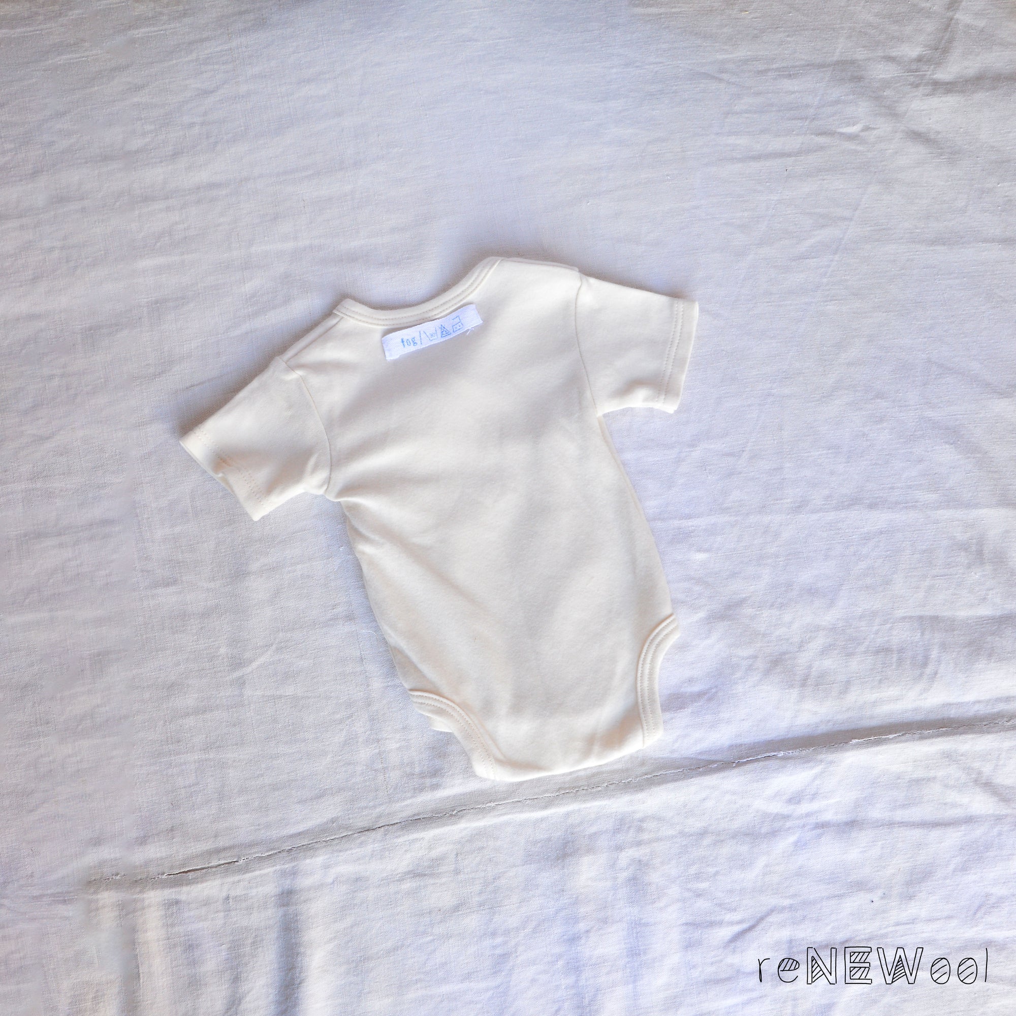 Baby Bodysuit kimono style in Organic Cotton (0-3m) *PRE-OWNED/NEW!