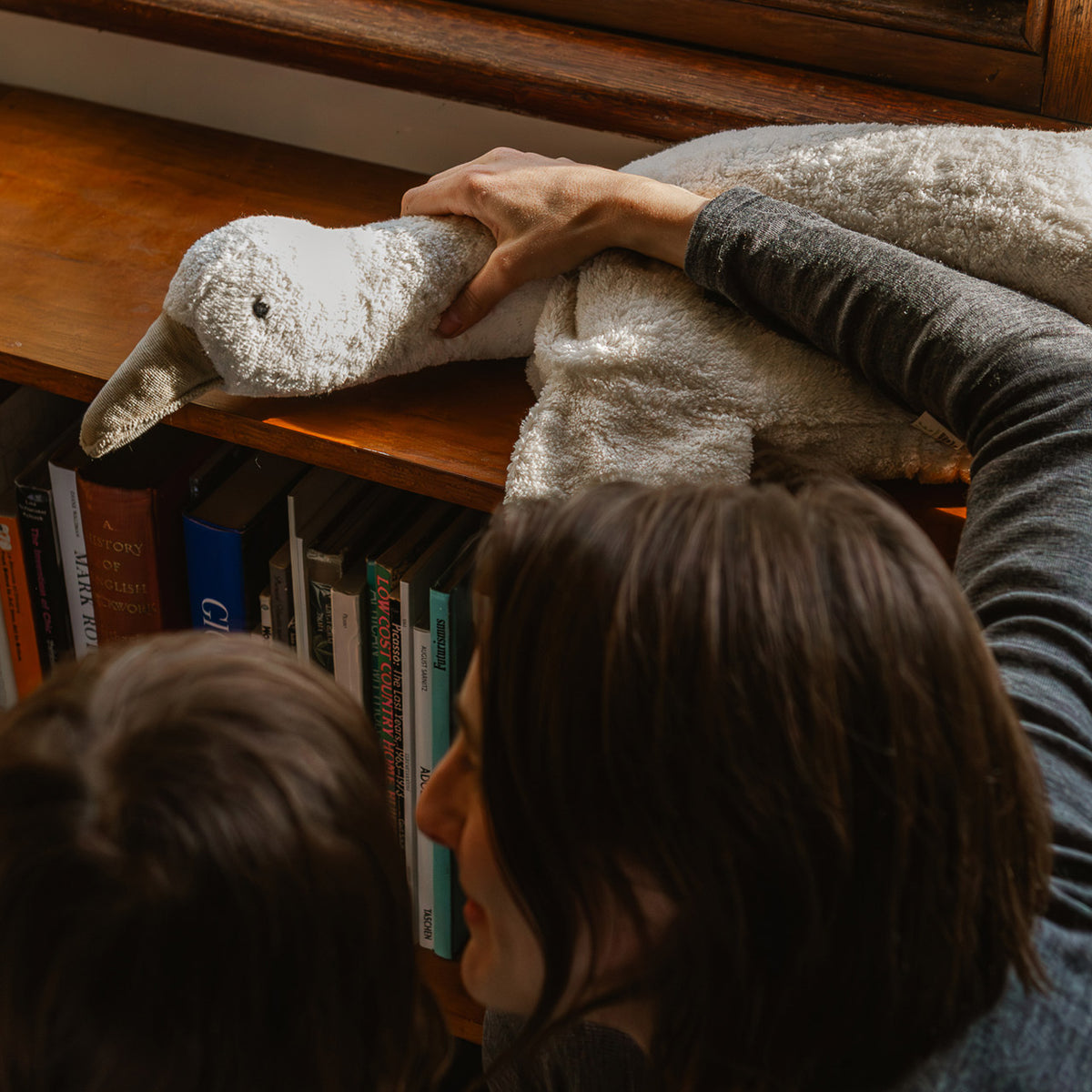 Cuddly Goose Toy/Heat Pack in Organic Cotton/Lambswool - White (Large)