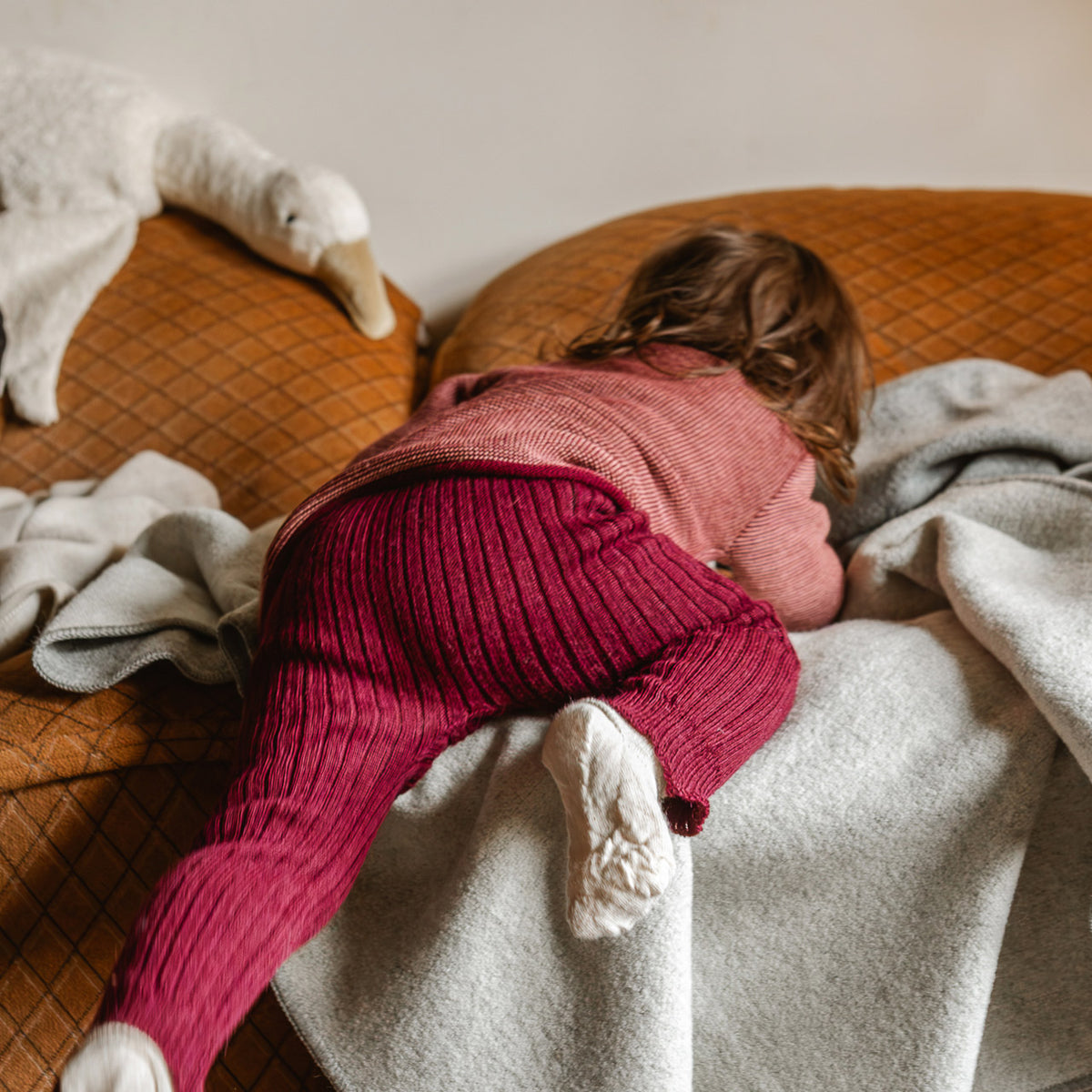 Cuddly Goose Toy/Heat Pack in Organic Cotton/Lambswool - White (Large)