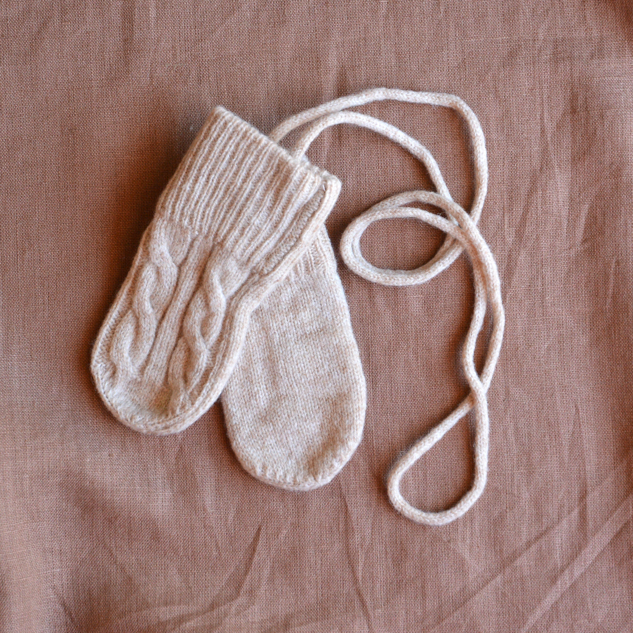 Lambswool Cable Baby Mittens (0-12m)