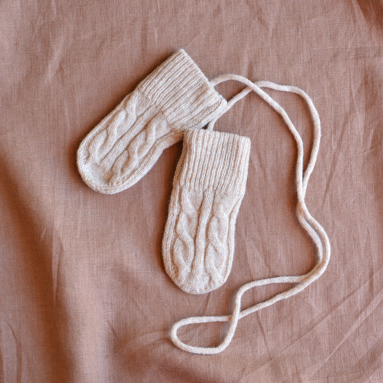 Lambswool Cable Baby Mittens (0-12m)