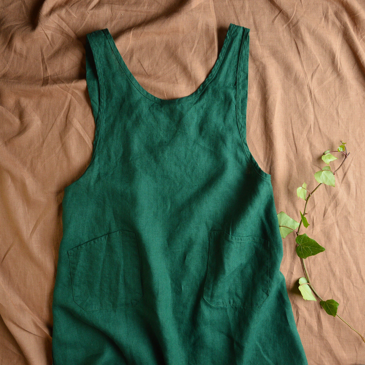 Women's Linen Cross Wrap Apron Dress - Vert