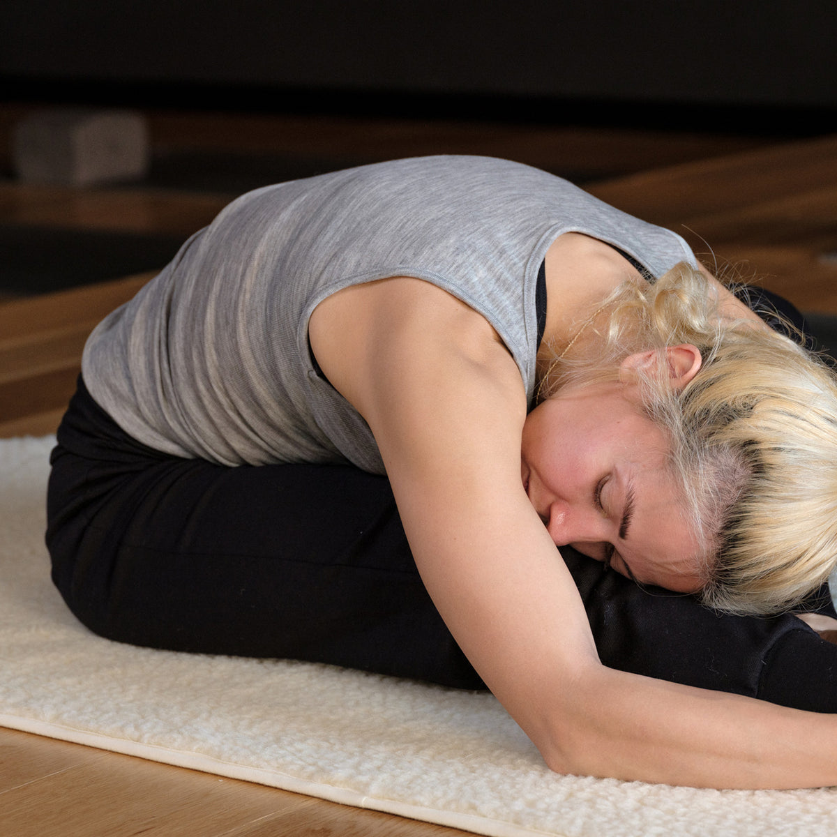 Women's Sleeveless Vest - Organic Merino/Silk